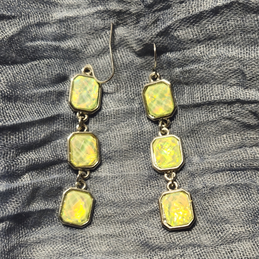 Funky Citron/Green Apple Shimmer Stone Dangle Fashion Earrings